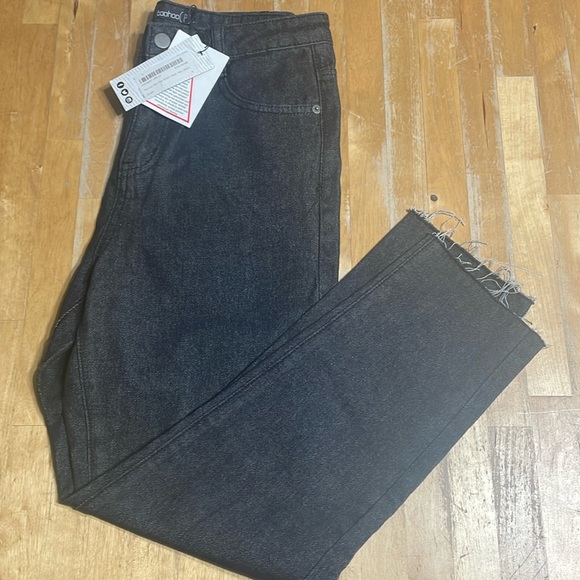 BNWT Boohoo Petite raw hem mom jeans - Picture 1 of 10